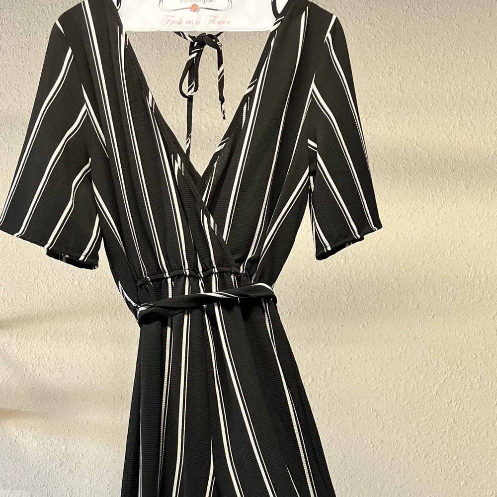 Black and white striped romper jumpsuit Medium - Picture 2 of 5